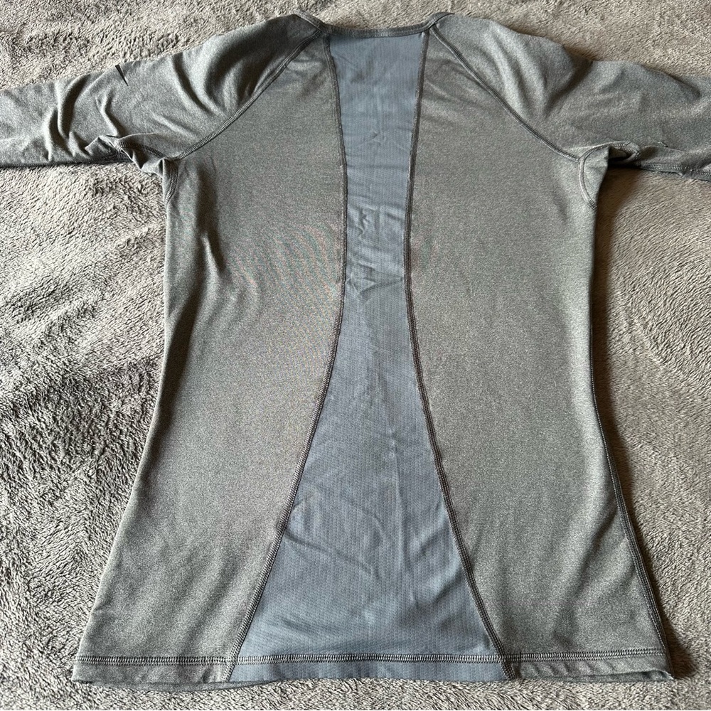 Women’s Nike Golf Long Sleeve Active Shirt Size M Gray/Coral - Picture 2 of 6